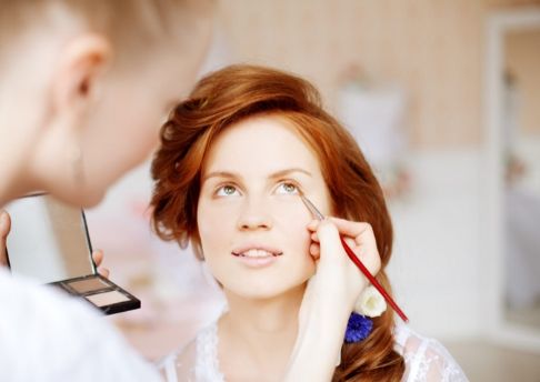 Animation Beauté Bar à Maquillage en Entreprise sur Paris et IDF